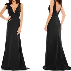 Ieena for Mac Duggal Plunging V-Neck Bow Shoulder Sleeveless Low Back Size 4 NWT